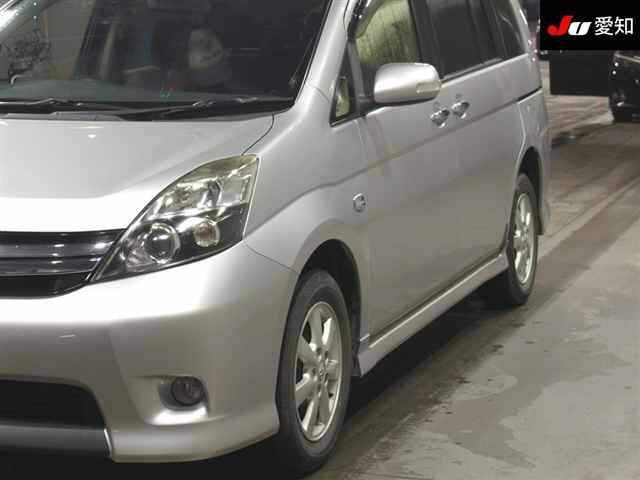 Toyota ISIS 2013 8248988-7