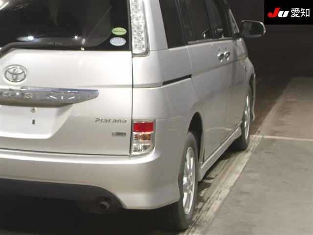 Toyota ISIS 2013 8248988-8