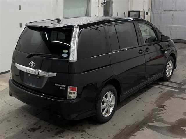 Toyota ISIS 2017 8248989-5