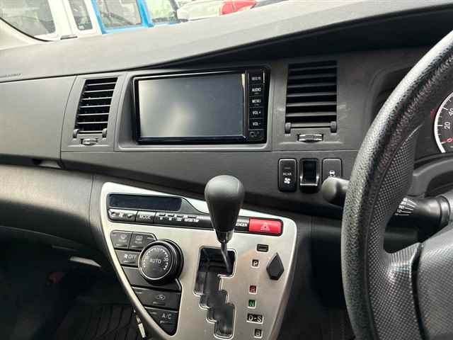 Toyota ISIS 2017 8248989-6