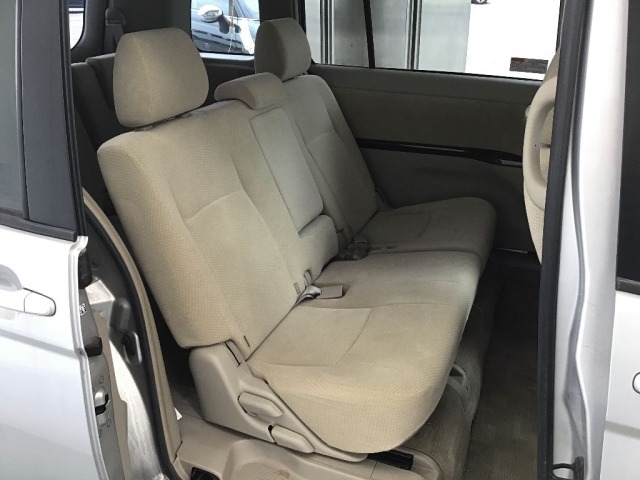 Toyota ISIS 2017 8248993-6