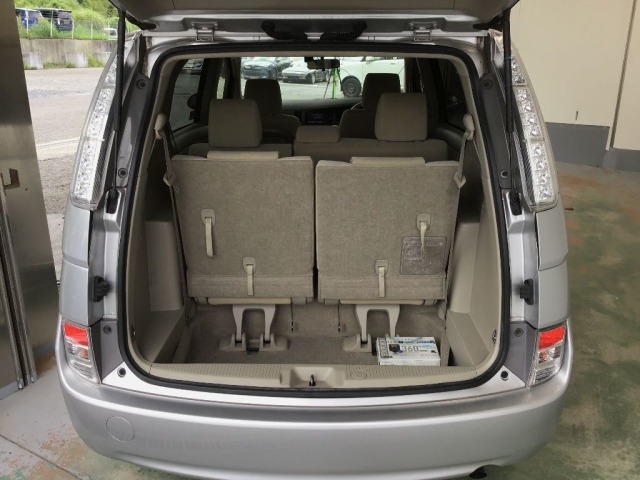 Toyota ISIS 2017 8248993-7