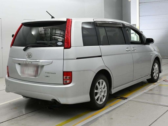 Toyota ISIS 2010 8248995-1