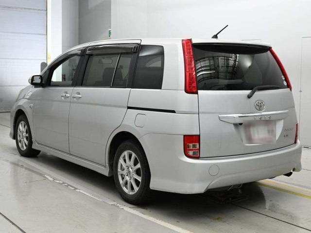 Toyota ISIS 2010 8248995-6