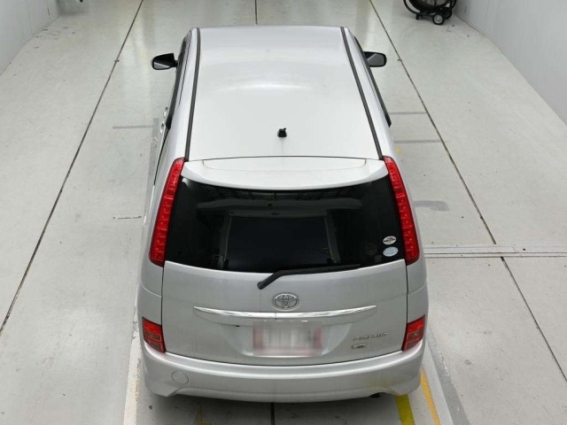 Toyota ISIS 2010 8248995-8