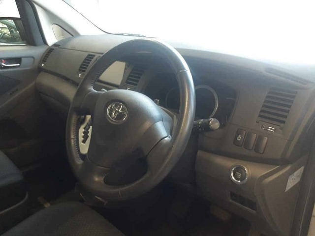 Toyota ISIS 2010 8248995-9