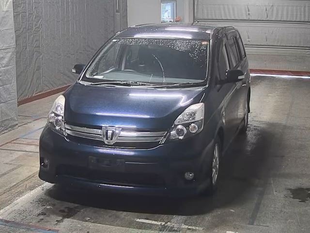 Toyota ISIS 2013 8248996-0