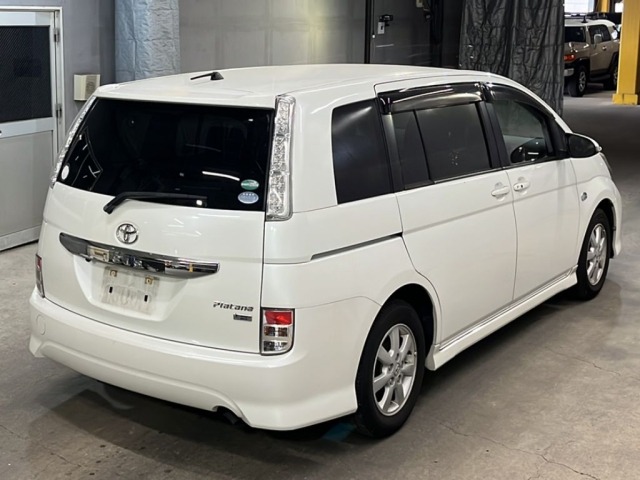 Toyota ISIS 2015 8249006-5