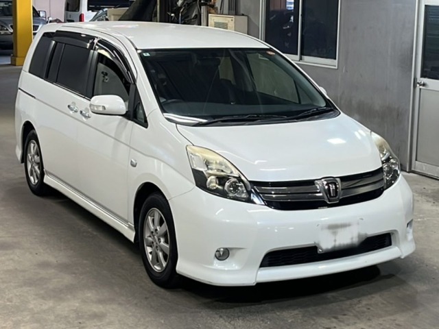 Toyota ISIS 2011 8249016-4