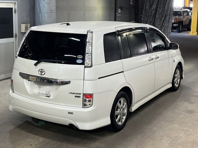 Toyota ISIS 2011 8249016-5