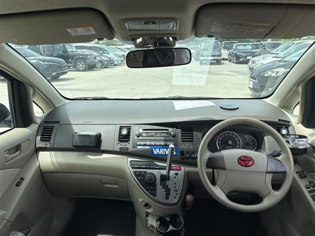 Toyota ISIS 2008 8249024-13