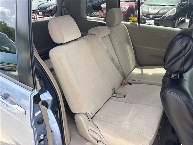 Toyota ISIS 2008 8249024-8