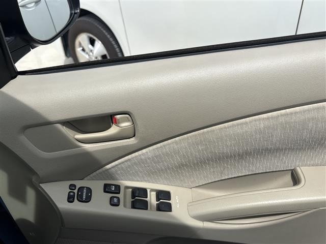 Toyota ISIS 2008 8249024-9