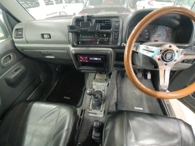 Suzuki JIMNY 1998 8253941-11