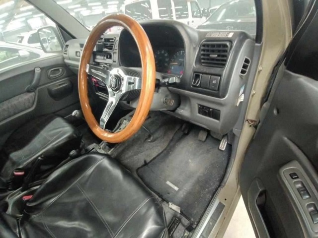 Suzuki JIMNY 1998 8253941-9