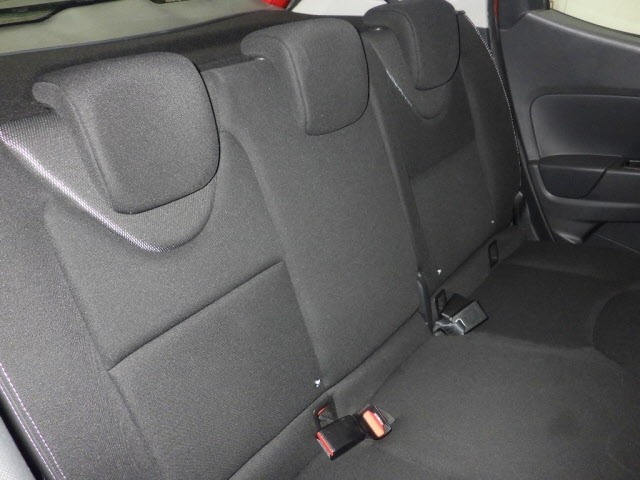 Renault LUTECIA 2016 8250290-8