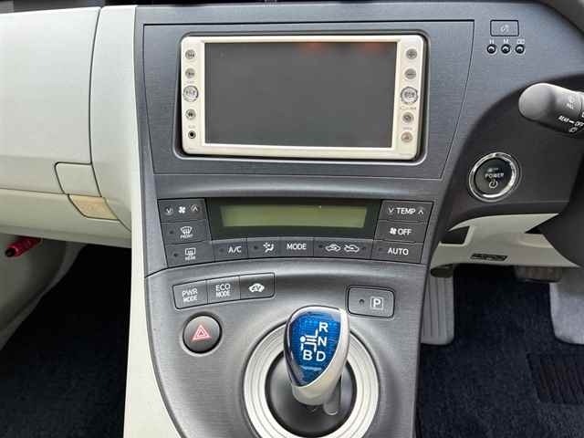 Toyota PRIUS 2011 8258007-6