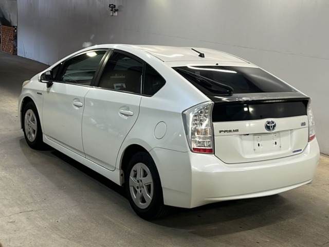 Toyota PRIUS 2010 8258021-1