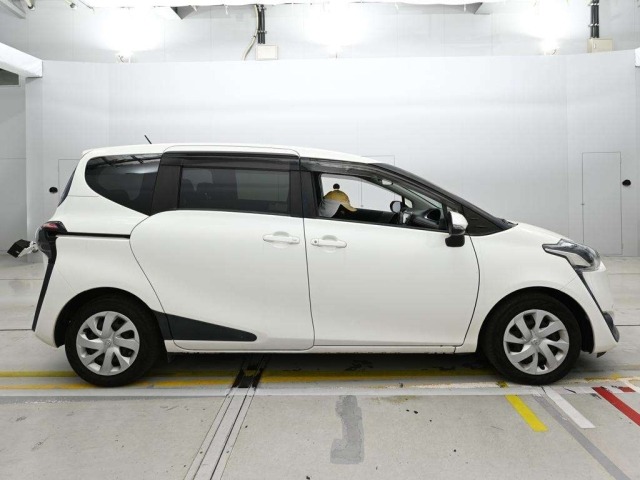 Toyota SIENTA 2018 8256340-3