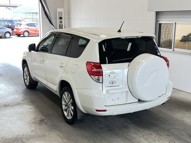 Toyota VANGUARD 2010 8255063-5