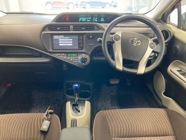 Toyota AQUA 2013 8260838-3