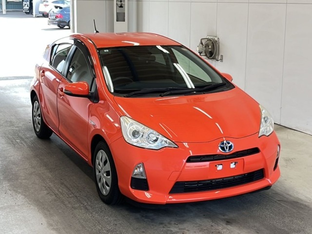 Toyota AQUA 2013 8260838-4