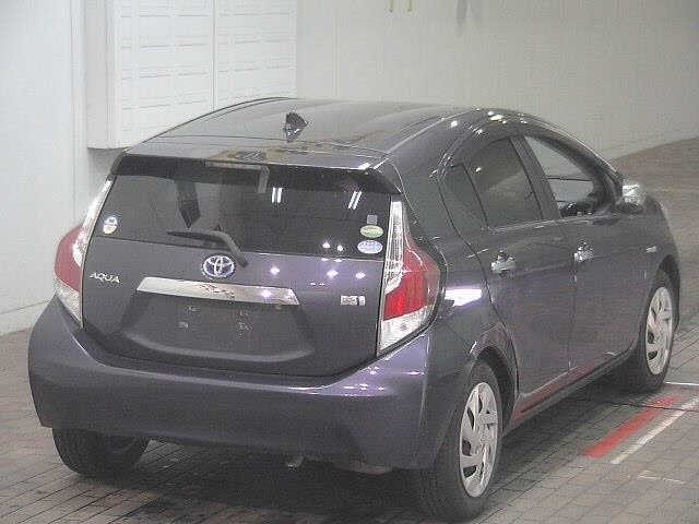 Toyota AQUA 2015 8260844-5