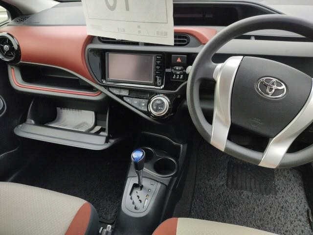 Toyota AQUA 2015 8260844-6