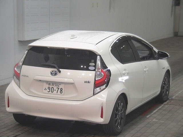 Toyota AQUA 2017 8260849-5