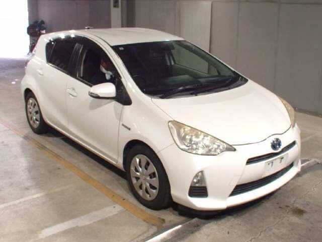 Toyota AQUA 2012 8260854-0