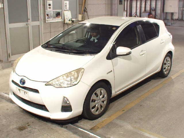Toyota AQUA 2012 8260854-4