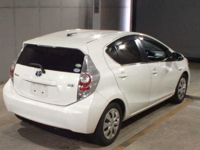 Toyota AQUA 2012 8260854-5