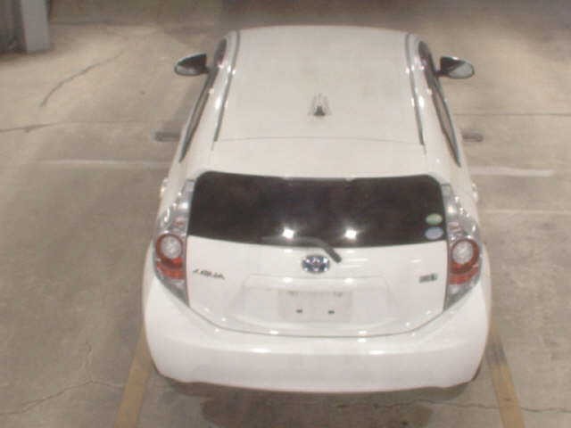 Toyota AQUA 2012 8260854-6