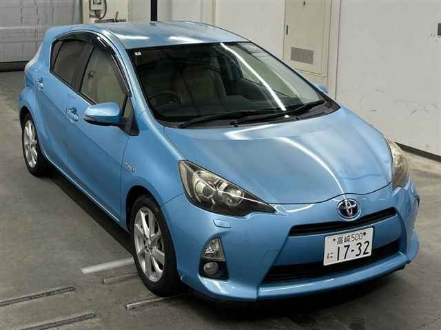 Toyota AQUA 2012 8260857-0