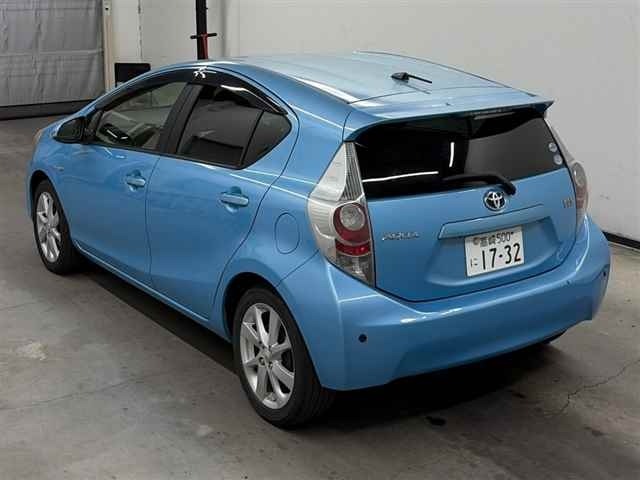 Toyota AQUA 2012 8260857-1