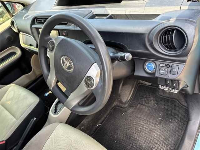 Toyota AQUA 2012 8260857-3