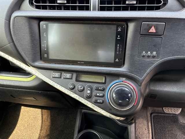 Toyota AQUA 2012 8260857-6