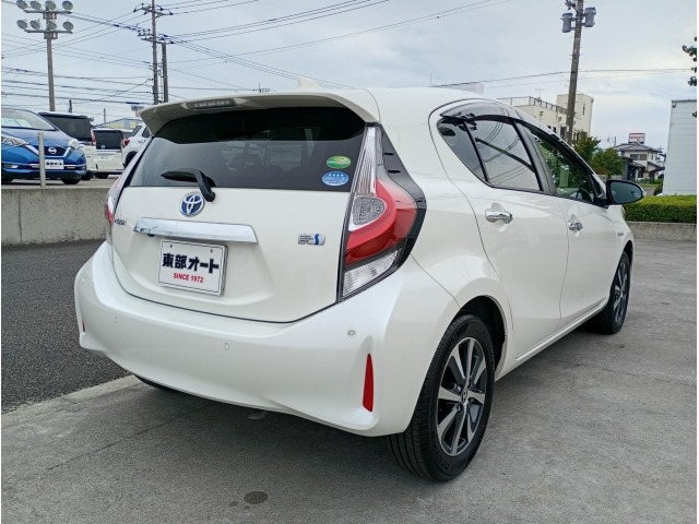 Toyota AQUA 2018 8260890-1