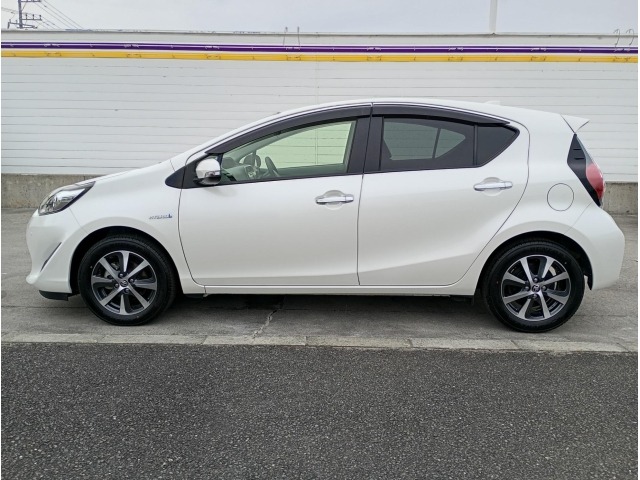 Toyota AQUA 2018 8260890-21