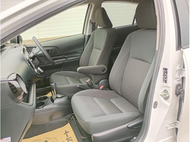 Toyota AQUA 2018 8260890-8