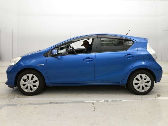 Toyota AQUA 2014 8260900-4