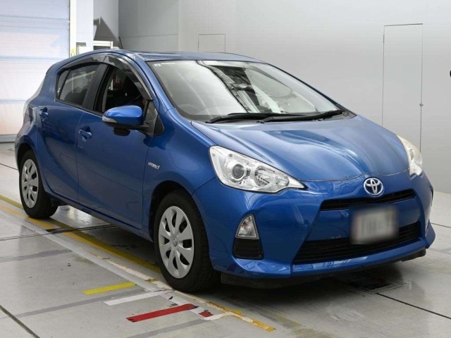 Toyota AQUA 2014 8260900-5
