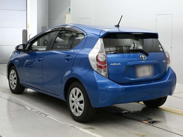 Toyota AQUA 2014 8260900-6