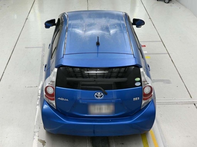 Toyota AQUA 2014 8260900-8