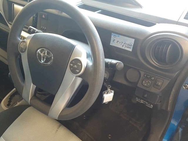 Toyota AQUA 2014 8260900-9
