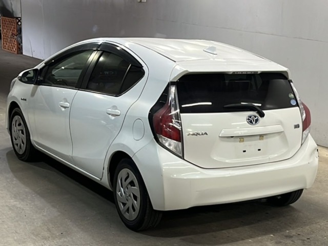 Toyota AQUA 2016 8260938-1