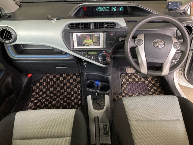 Toyota AQUA 2013 8260939-3