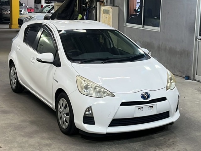 Toyota AQUA 2013 8260939-4