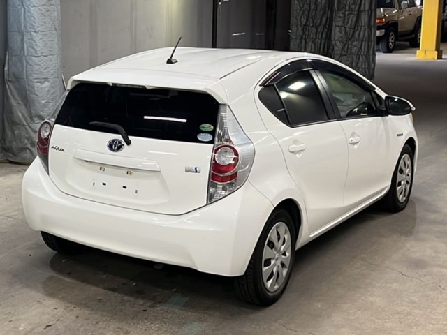 Toyota AQUA 2013 8260939-5