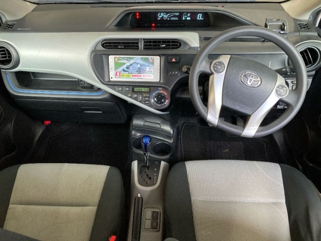 Toyota AQUA 2014 8260940-3